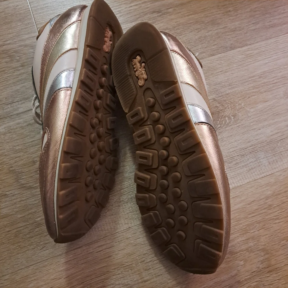 COACH Wave Patchwork Runner Beige Rose Silver Gold Wave Stripes Women's Size 8.5